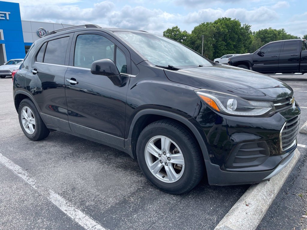 Used 2018 Chevrolet Trax LT w/ LT Convenience Package FWD image 2