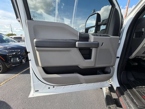 Used 2017 Ford F250 XLT w/ XLT Value Package AWD/4WD image 10
