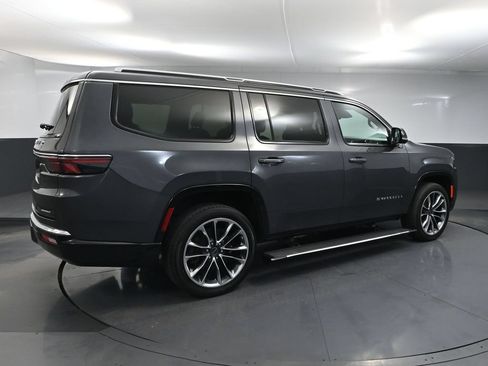 Used 2022 Jeep Wagoneer Series III w/ Premium Group I AWD/4WD image 6