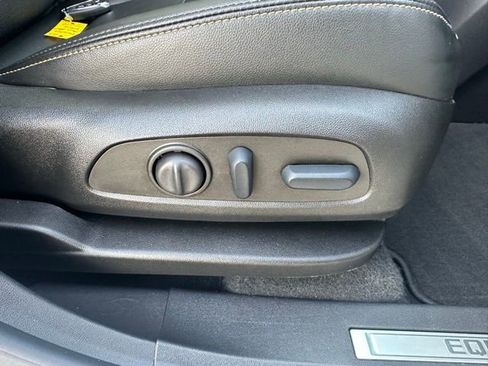 Used 2023 Chevrolet Equinox Premier image 17
