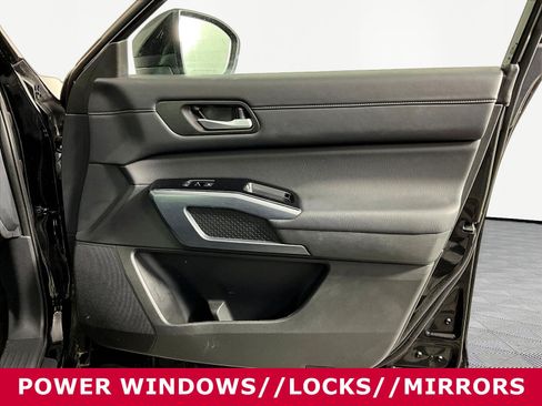Used 2025 Nissan Pathfinder SL AWD/4WD image 27