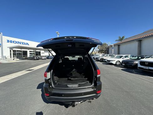 Used 2018 Jeep Grand Cherokee Laredo image 23