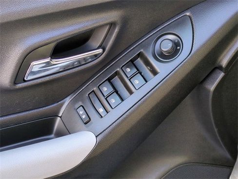 Certified 2020 Chevrolet Trax LS w/ Tint and Cruise Package image 22