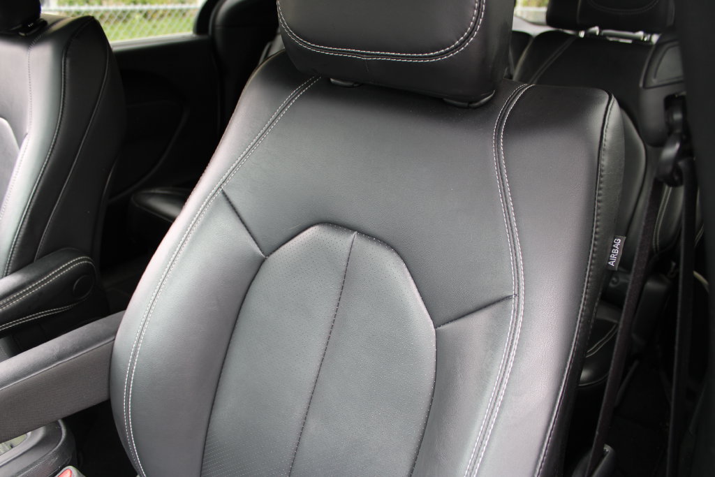 Used 2025 Chrysler Pacifica Select FWD image 10
