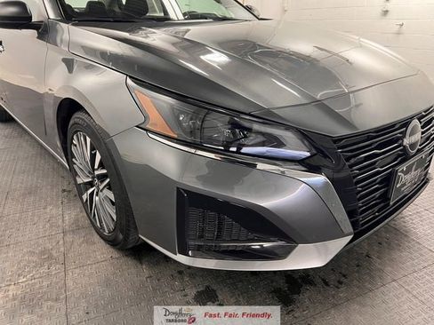 Used 2025 Nissan Altima 2.5 SV FWD image 8