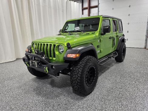 Used 2018 Jeep Wrangler Unlimited Sport S AWD/4WD image 3