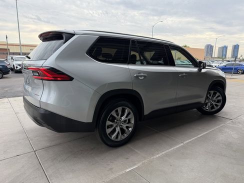 Used 2024 Toyota Grand Highlander Limited image 4