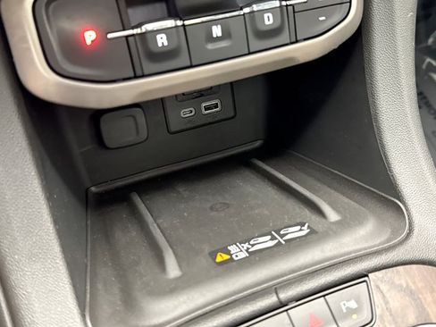 Used 2022 GMC Acadia Denali w/ Denali Ultimate Package AWD/4WD image 18