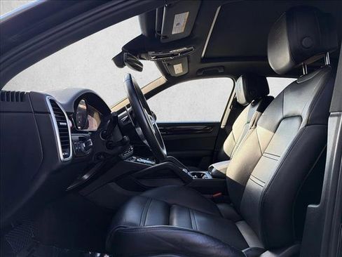 Used 2022 Porsche Cayenne image 11