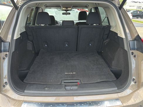 Used 2024 Nissan Rogue SV FWD image 32