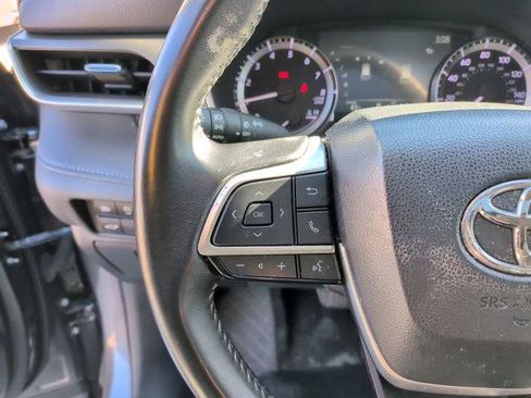 Certified 2024 Toyota Highlander XLE FWD image 17
