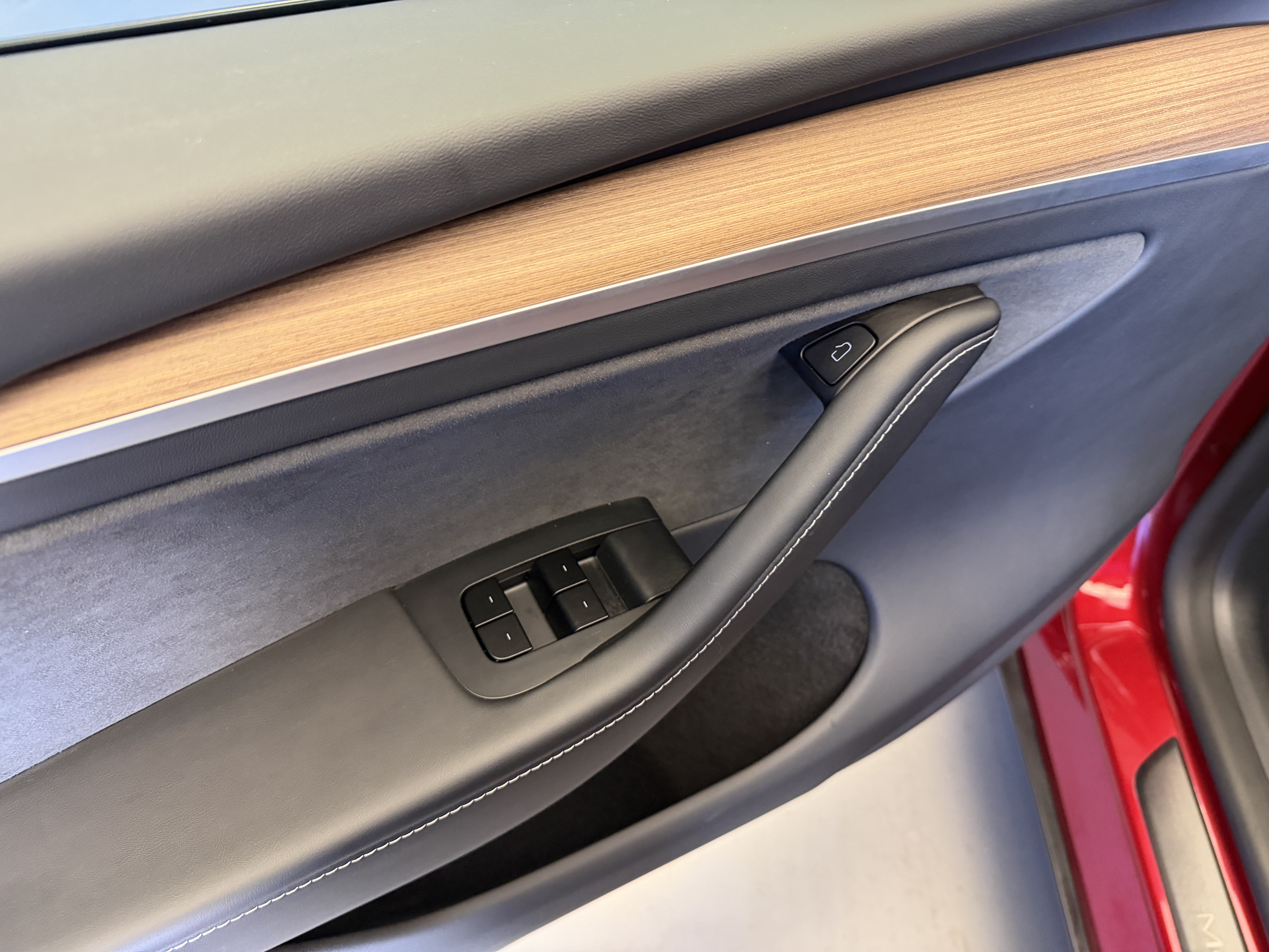 Used 2025 Tesla Model Y Long Range RWD image 11