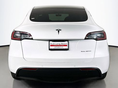 Used 2020 Tesla Model Y Long Range image 3