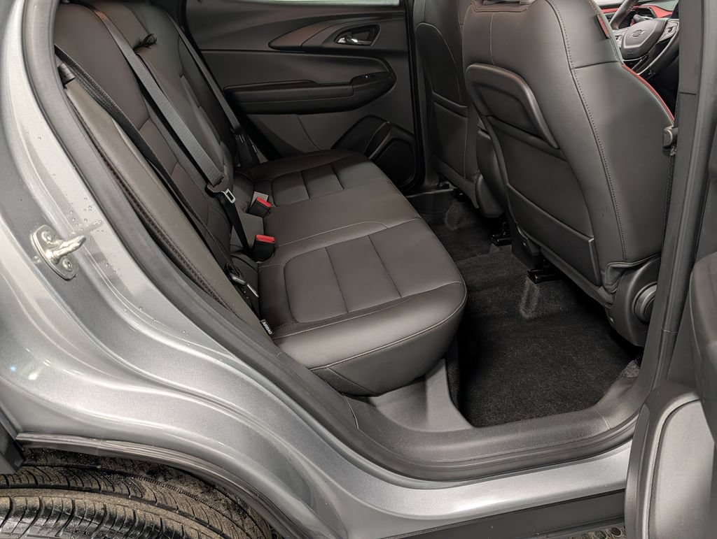 Used 2025 Chevrolet TrailBlazer RS AWD/4WD image 32