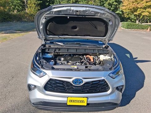 Used 2021 Toyota Highlander XLE image 17