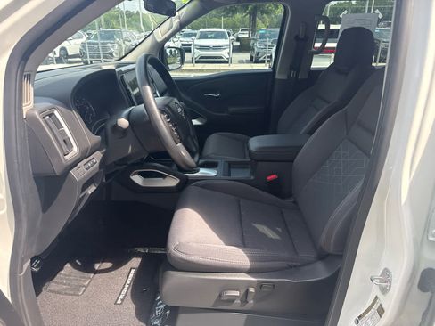 Used 2025 Nissan Frontier SV RWD image 19