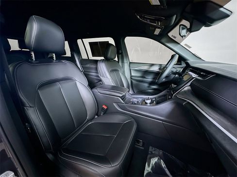 Used 2025 Jeep Grand Cherokee L Limited w/ Black Appearance Package image 12