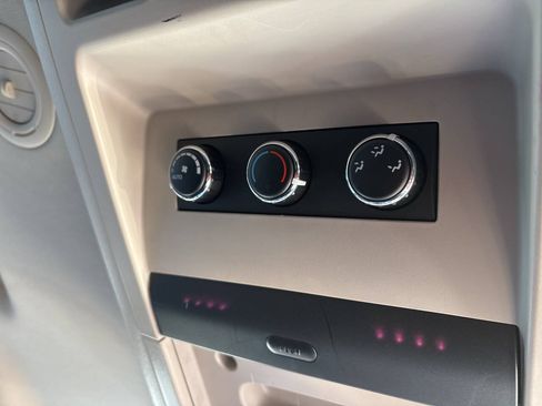 Used 2013 Chrysler Town & Country Touring-L w/ Entertainment Group #2 FWD image 36