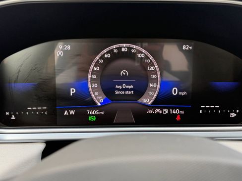 Certified 2025 Volkswagen Taos SE FWD image 18