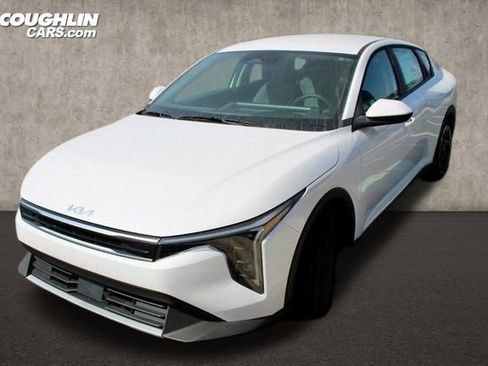 New 2025 Kia K4 EX image 2