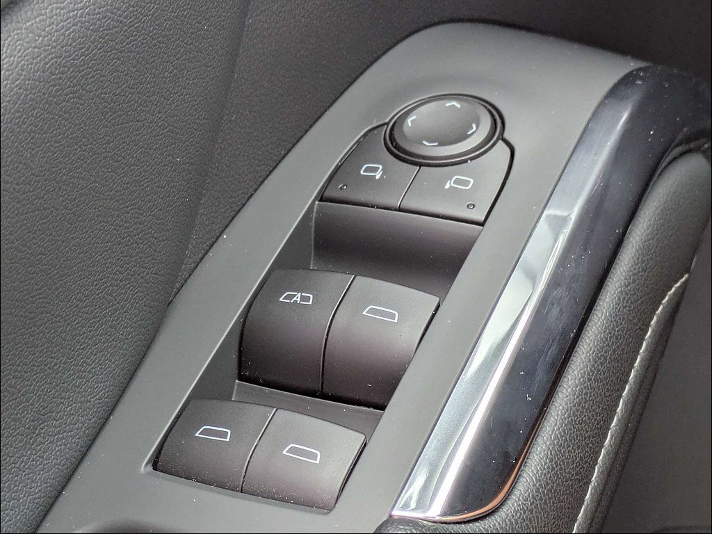 Used 2026 Chevrolet Traverse LT FWD image 31