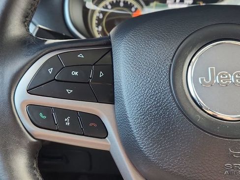 Used 2019 Jeep Cherokee Latitude Plus w/ Cold Weather Group AWD/4WD image 37