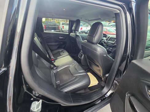 Used 2020 Jeep Cherokee Latitude Plus AWD/4WD image 14