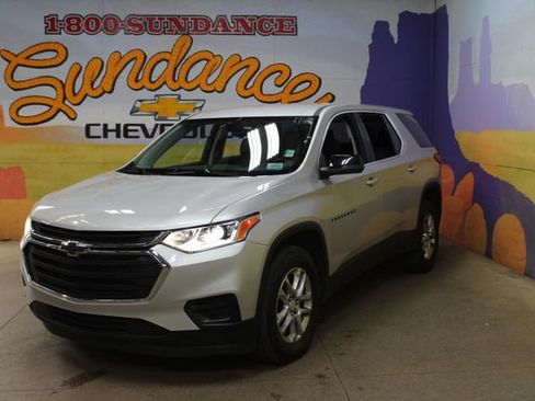 Used 2021 Chevrolet Traverse LS FWD image 2