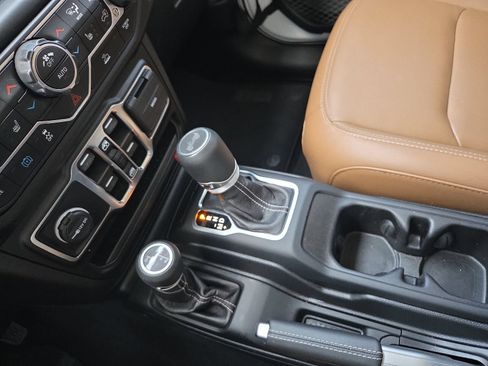 Used 2023 Jeep Wrangler Unlimited Sahara w/ Cold Weather Group AWD/4WD image 25