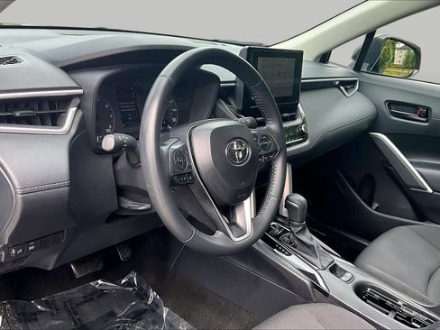 Used 2024 Toyota Corolla Cross LE FWD image 17