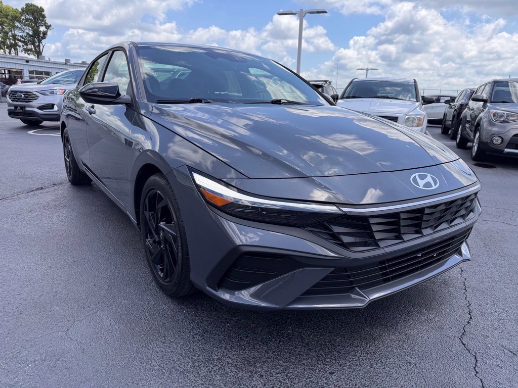 Used 2026 Hyundai Elantra Sport FWD image 7