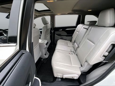 Used 2018 Toyota Highlander XLE FWD image 21