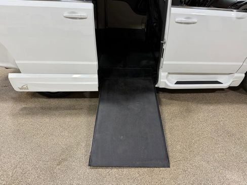 Used 2019 Dodge Grand Caravan SXT FWD image 57