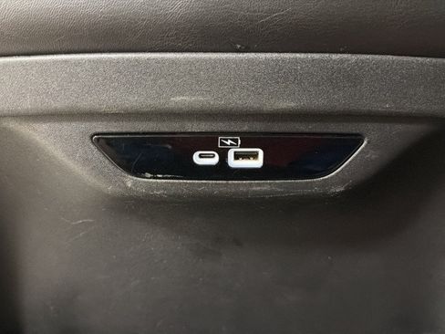 Used 2023 Chrysler Pacifica Touring-L FWD image 37
