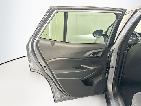 Used 2025 Chevrolet Trax LS w/ LS Convenience Package image 26