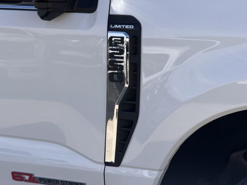 Certified 2024 Ford F250 Limited AWD/4WD image 3