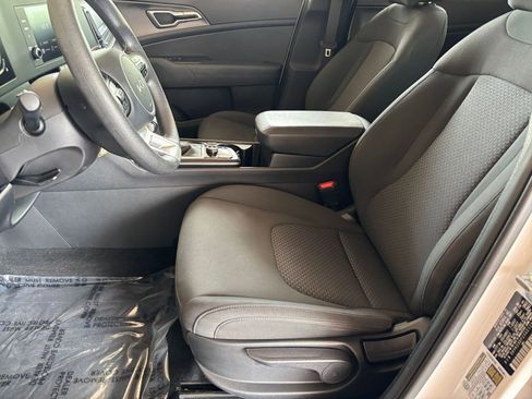 Used 2025 Kia Sportage LX FWD image 25