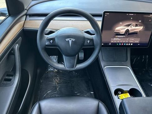 Used 2022 Tesla Model Y Performance AWD/4WD image 16