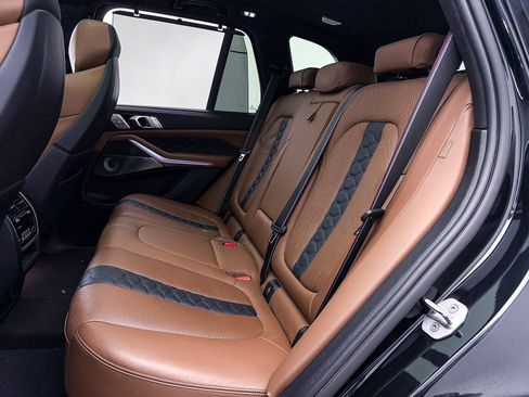Used 2021 BMW X5 M w/ Competition Package AWD/4WD image 46