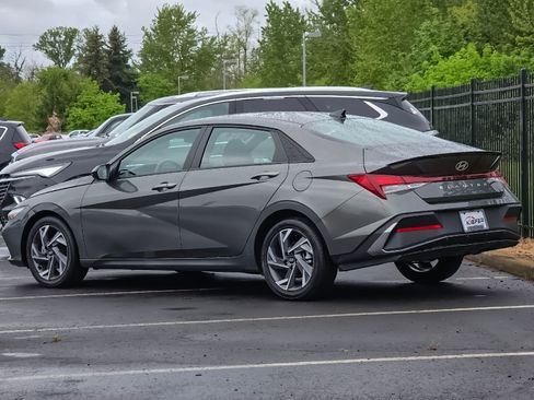 Used 2025 Hyundai Elantra Sport FWD image 5