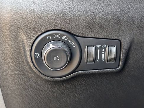 Used 2022 Jeep Compass Limited AWD/4WD image 21
