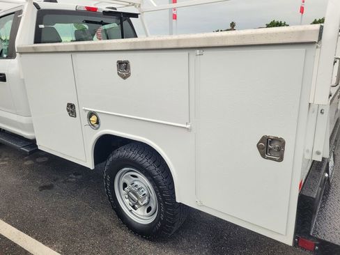 Used 2022 Ford F250 XL w/ Power Equipment Group AWD/4WD image 7