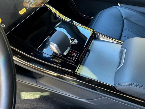 Used 2025 Land Rover Range Rover Sport image 17