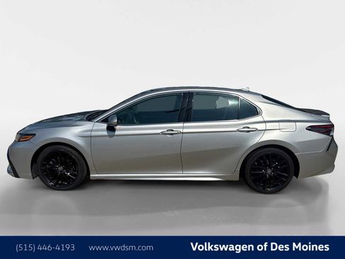 Used 2022 Toyota Camry XSE image 3