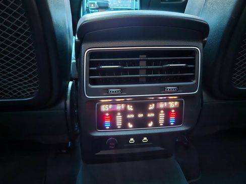 Used 2022 Audi SQ7 Premium Plus w/ SQ7 Executive Package image 18