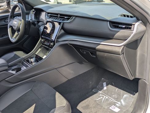 New 2025 Jeep Grand Cherokee L Altitude image 30