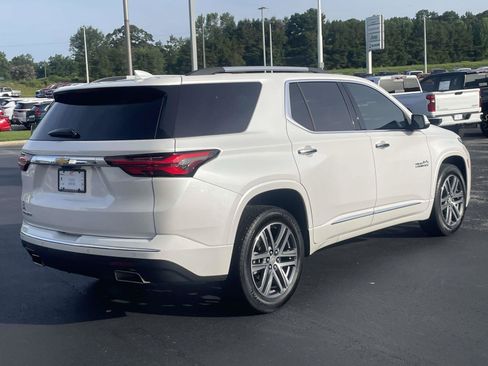 Used 2023 Chevrolet Traverse High Country w/ LPO, Floor Liner Package FWD image 3