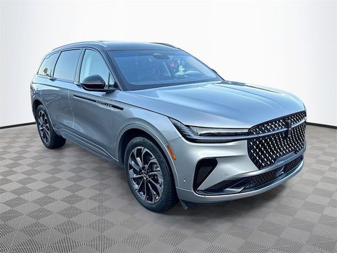 Used 2024 Lincoln Nautilus Reserve image 4