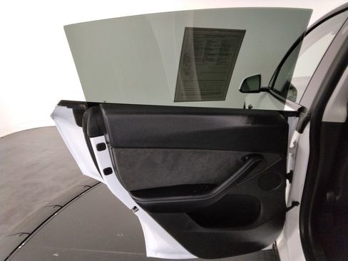 Used 2022 Tesla Model Y Performance image 29