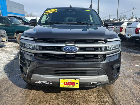 Used 2023 Ford Expedition XLT image 3